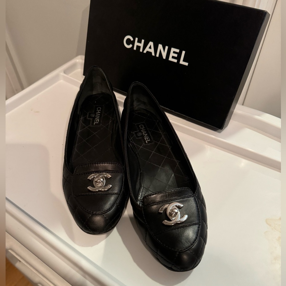 Chanel quilted black leather flats, size 10